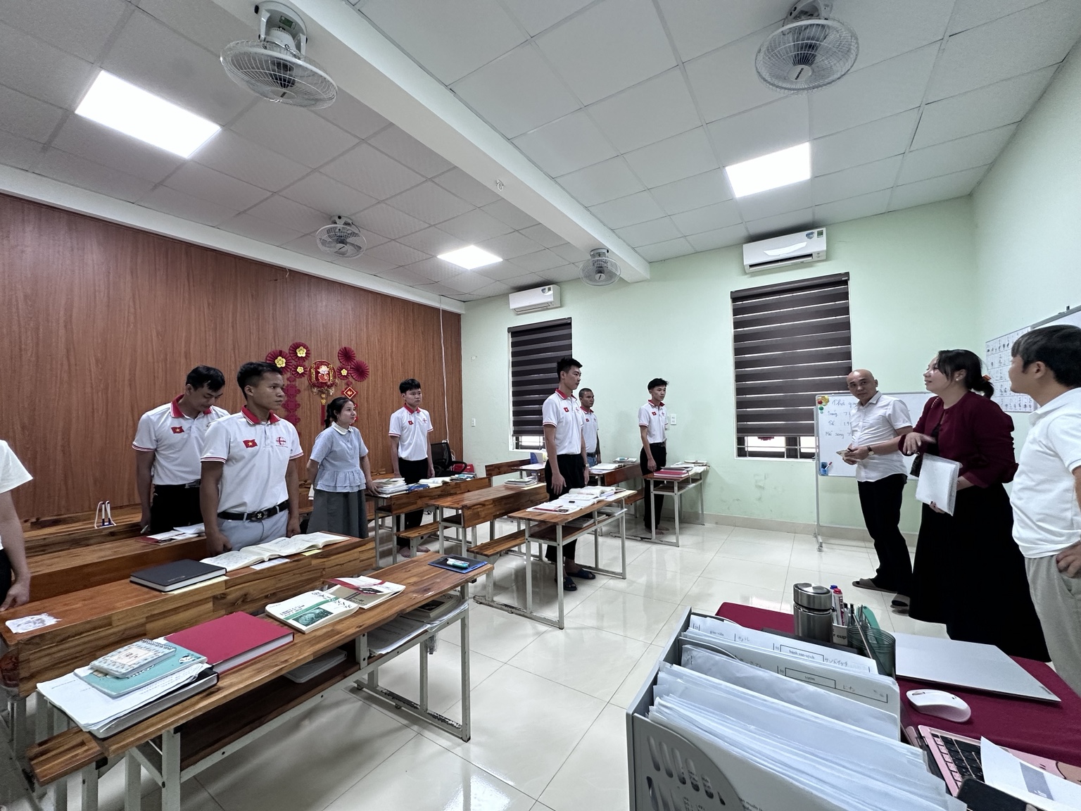 Hoạt động hướng dẫn phỏng vấn tại Traenco, chuẩn bị hồ sơ đi làm việc ở nước ngoài